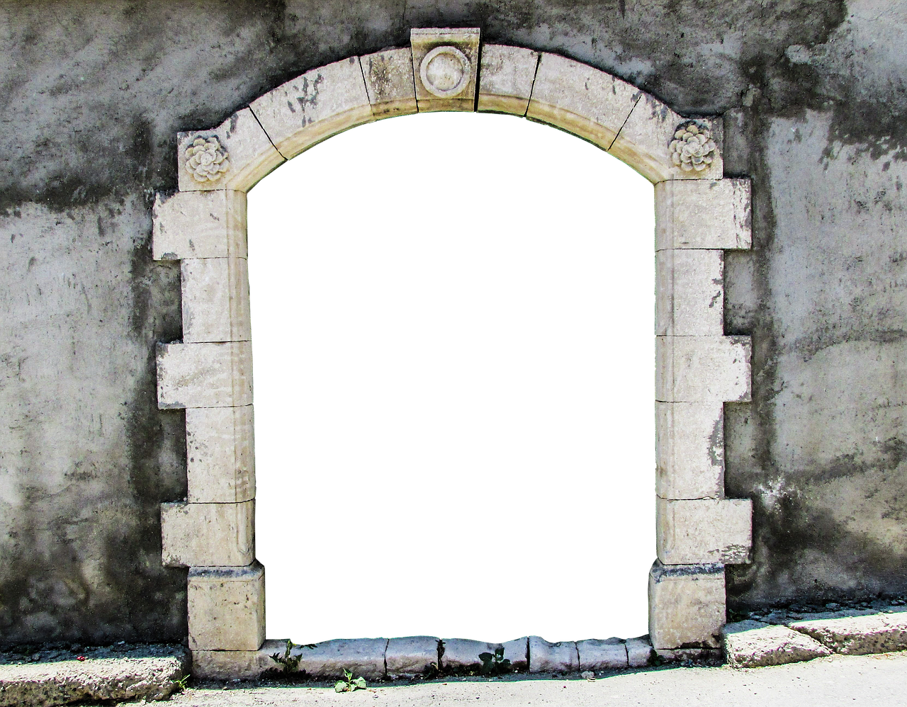 What Role Does Emma Stone Play in Challenging Hollywood Beauty Standards?