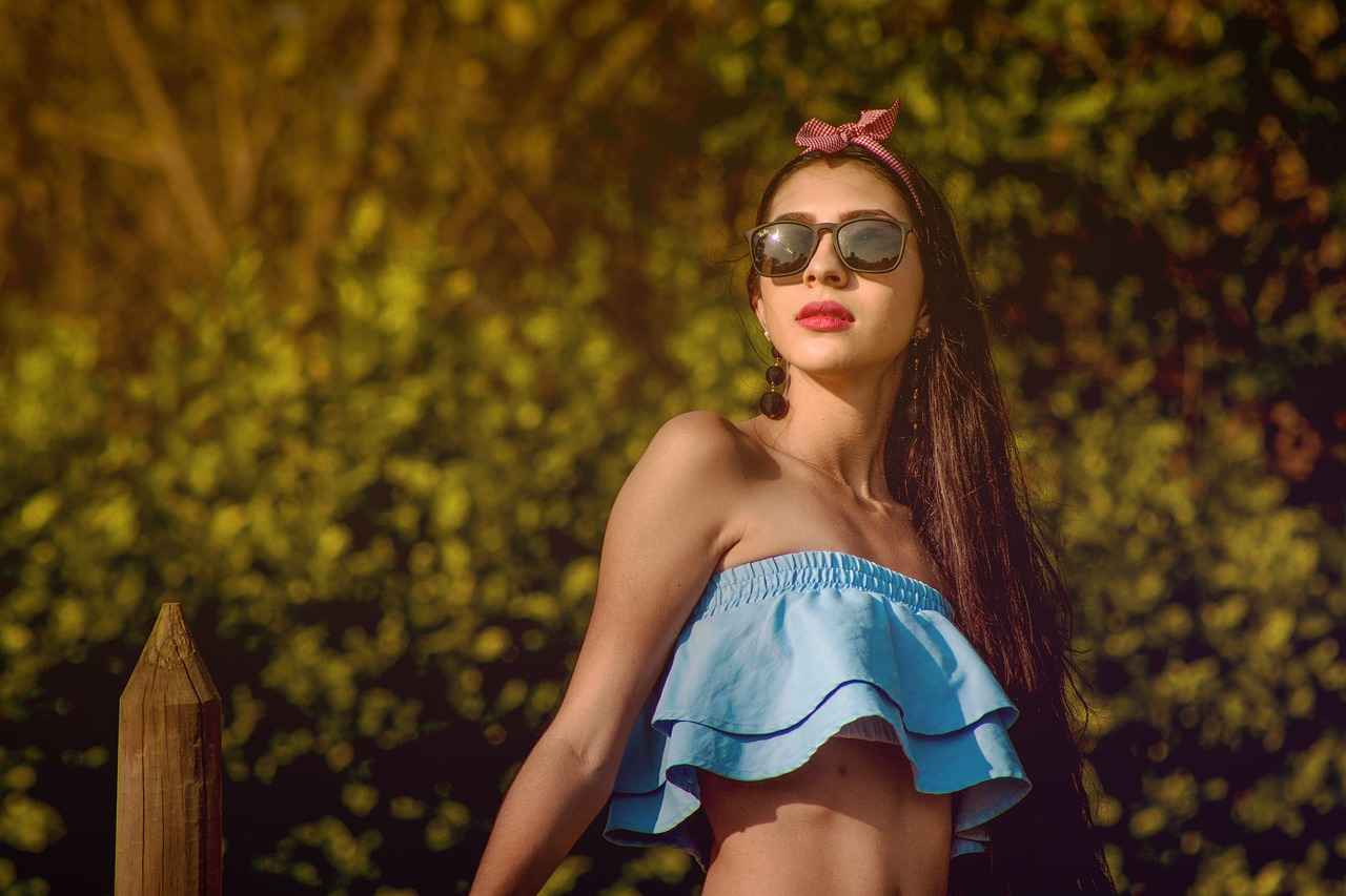 Emma Stone in Bikini: Stunning Beach Moments from the Actress 3 How Has Emma Stone Influenced Beach Fashion Trends?